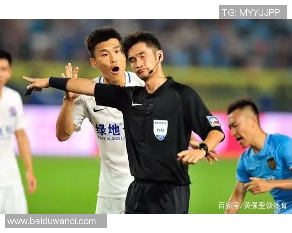 VAR赛场爆发小插曲，裁判如何处理？